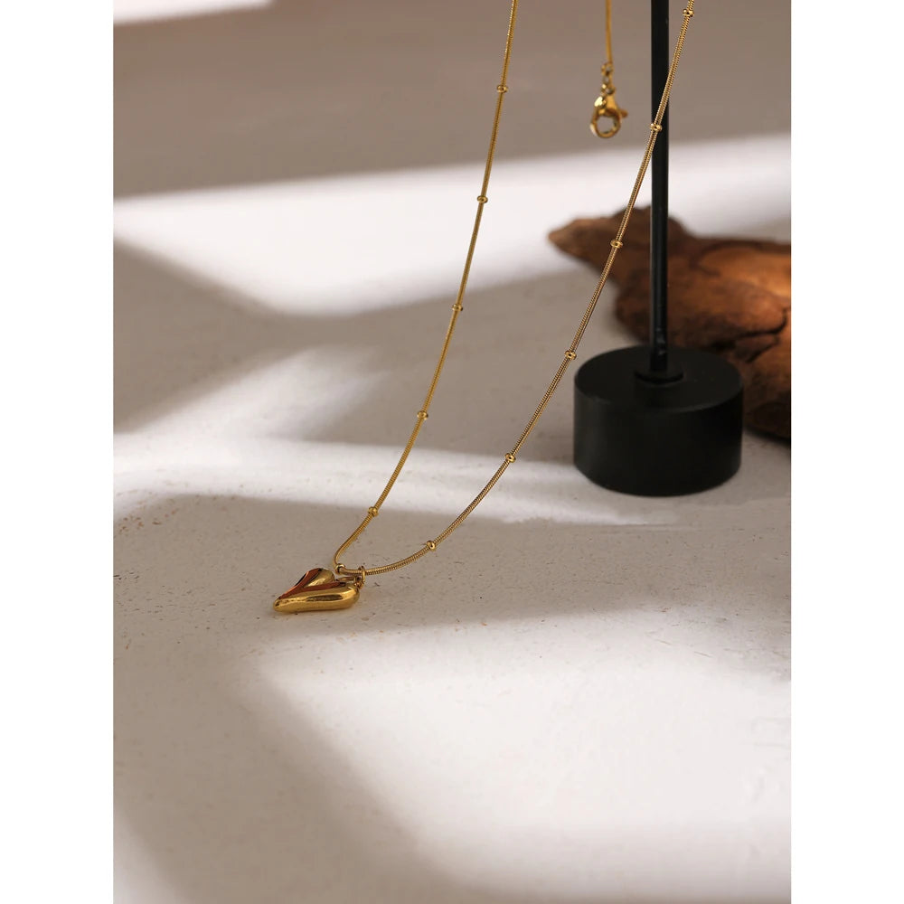 18K Gold Heart Pendant Choker Necklace for Women – Stainless Steel, Waterproof, Elegant Jewelry Gift