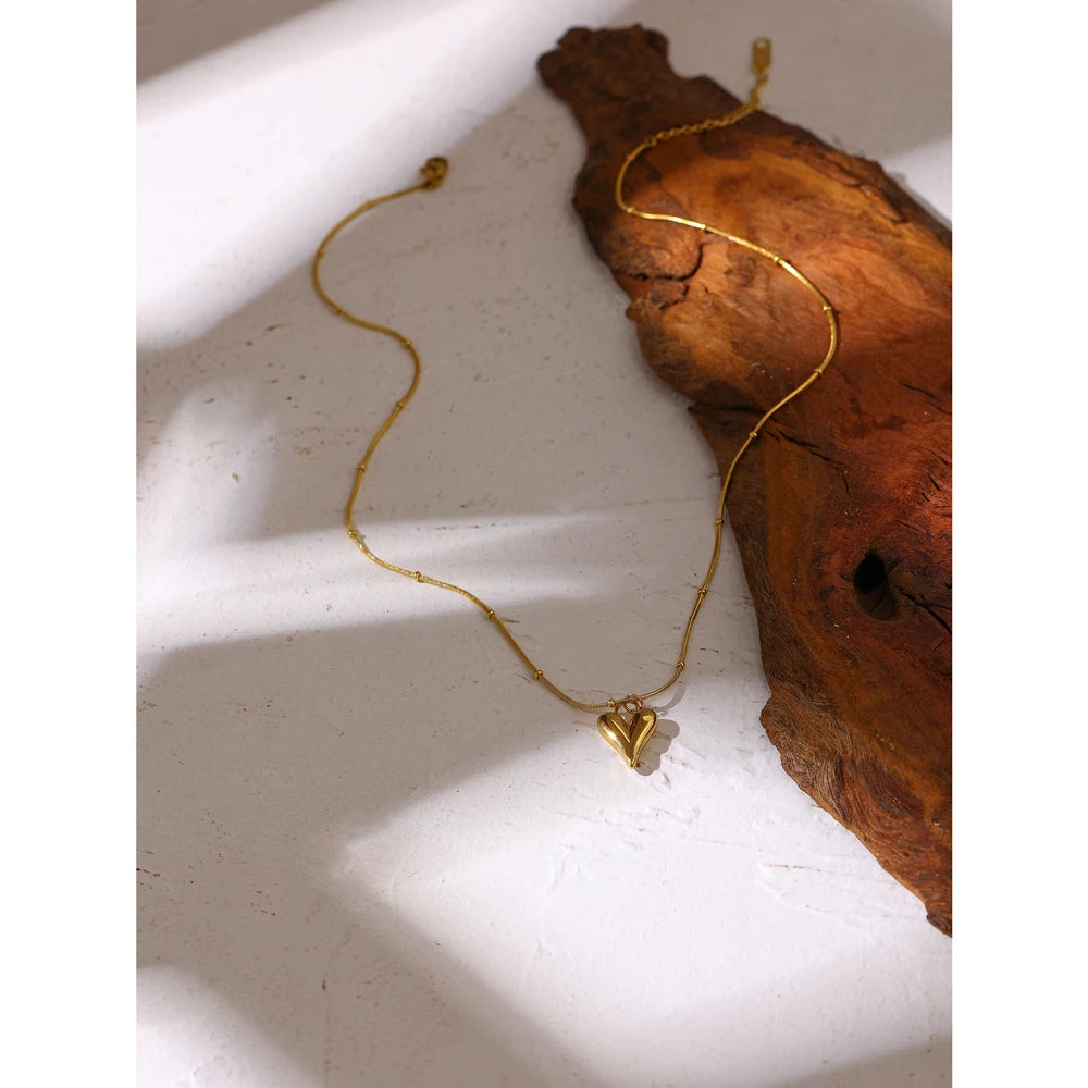 18K Gold Heart Pendant Choker Necklace for Women – Stainless Steel, Waterproof, Elegant Jewelry Gift